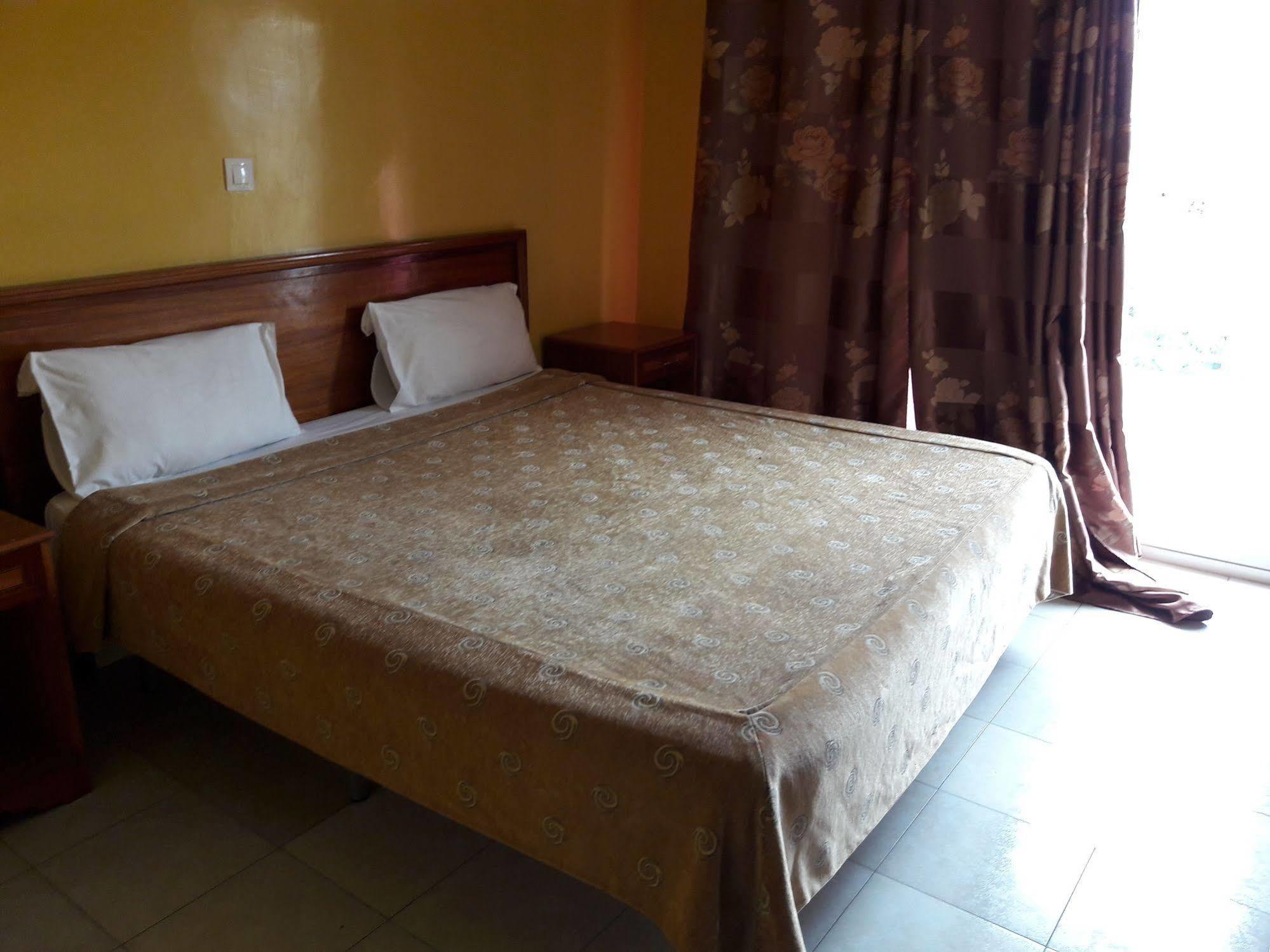 Residence De La Porte Du Millenaire Dakar Exteriör bild